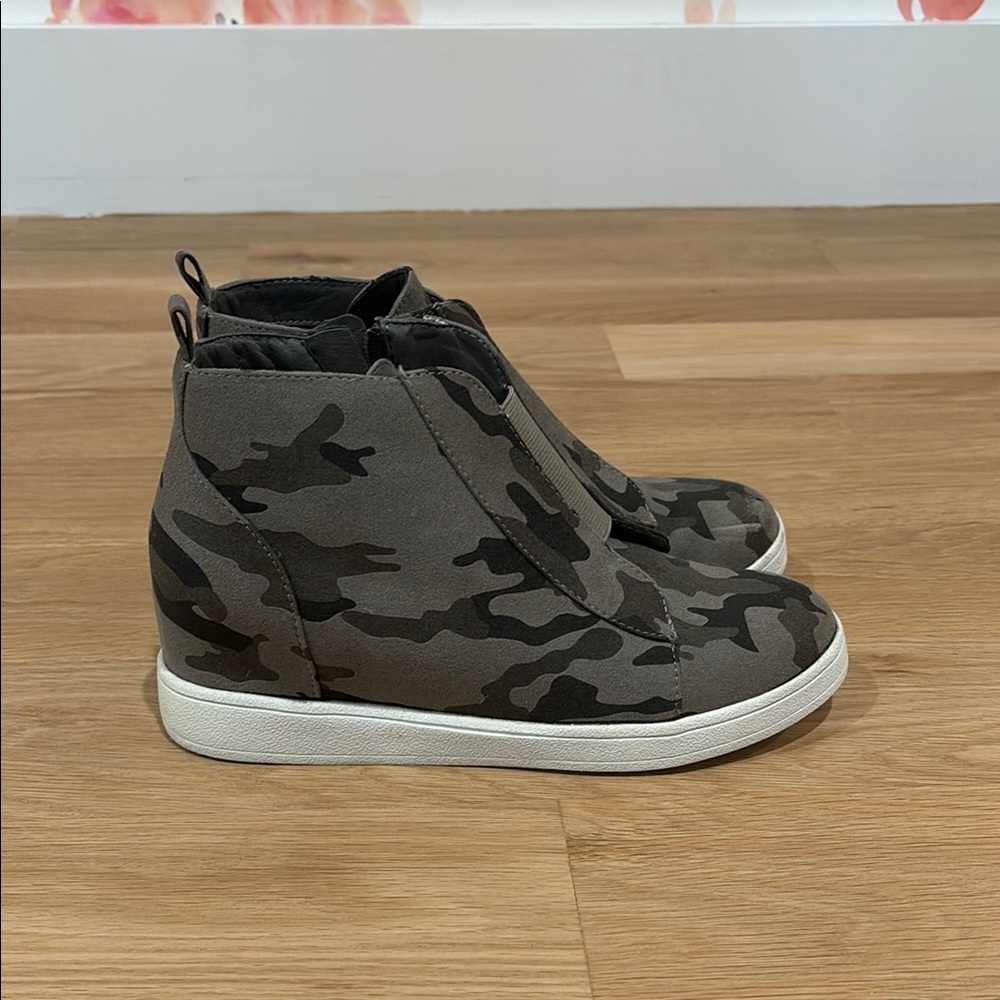 Kids Camouflage High-Top Sneakers